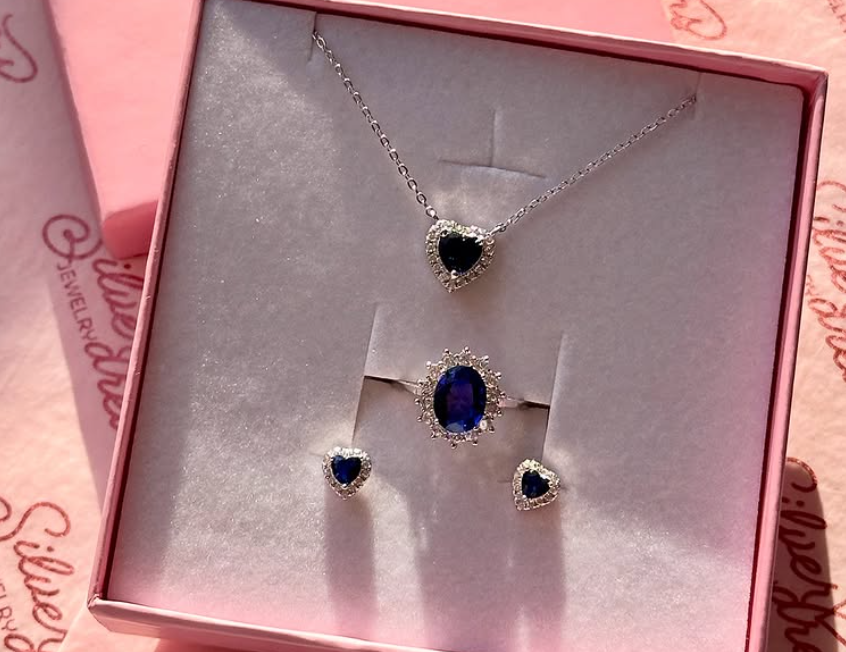 Jesen 2025. u znaku sjaja: Nakit koji će obeležiti sezonu